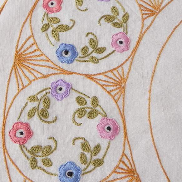 お花の手刺繍入りリネンドイリー、アンティーク、ビンテージ 4枚目の画像