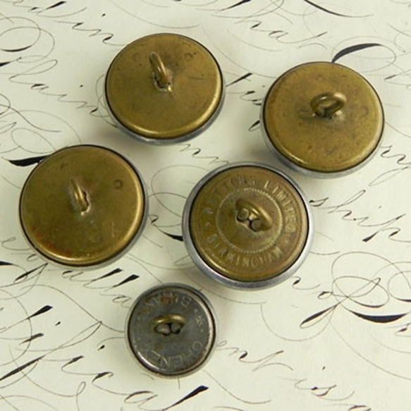 ヴィンテージ、イギリス、クラウンモチーフのボタン5つセット 5枚目の画像