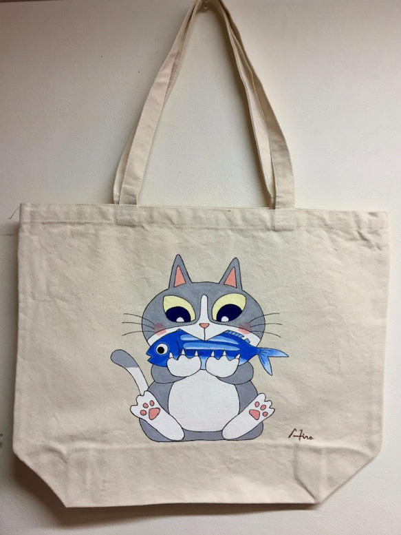 手描き お魚くわえたハチワレちゃんトートバッグ（大） トートバッグ mars工房 通販｜Creema(クリーマ) 3780713
