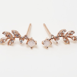 MILKY & CUBIC LEAF EARRING 2枚目の画像