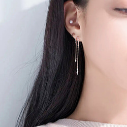 MINI CUBIC CURVE LINE DROP EARRING 5枚目の画像