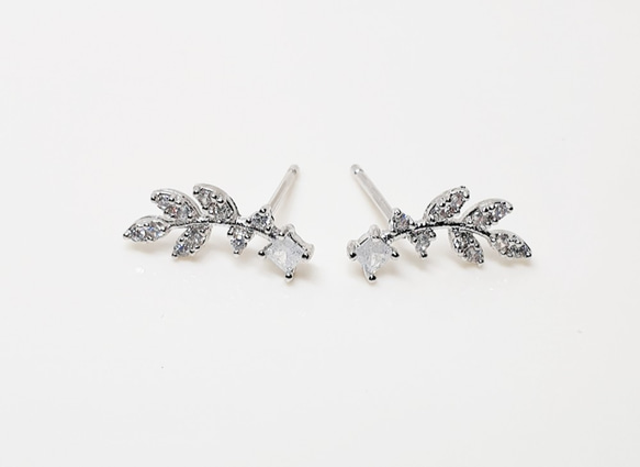 MILKY & CUBIC LEAF EARRING 1枚目の画像