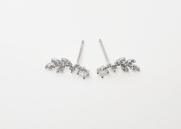 MILKY & CUBIC LEAF EARRING 3枚目の画像