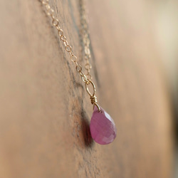 ☆14kgf☆天然石ピンクサファイアのペンダント☆ティアドロップ