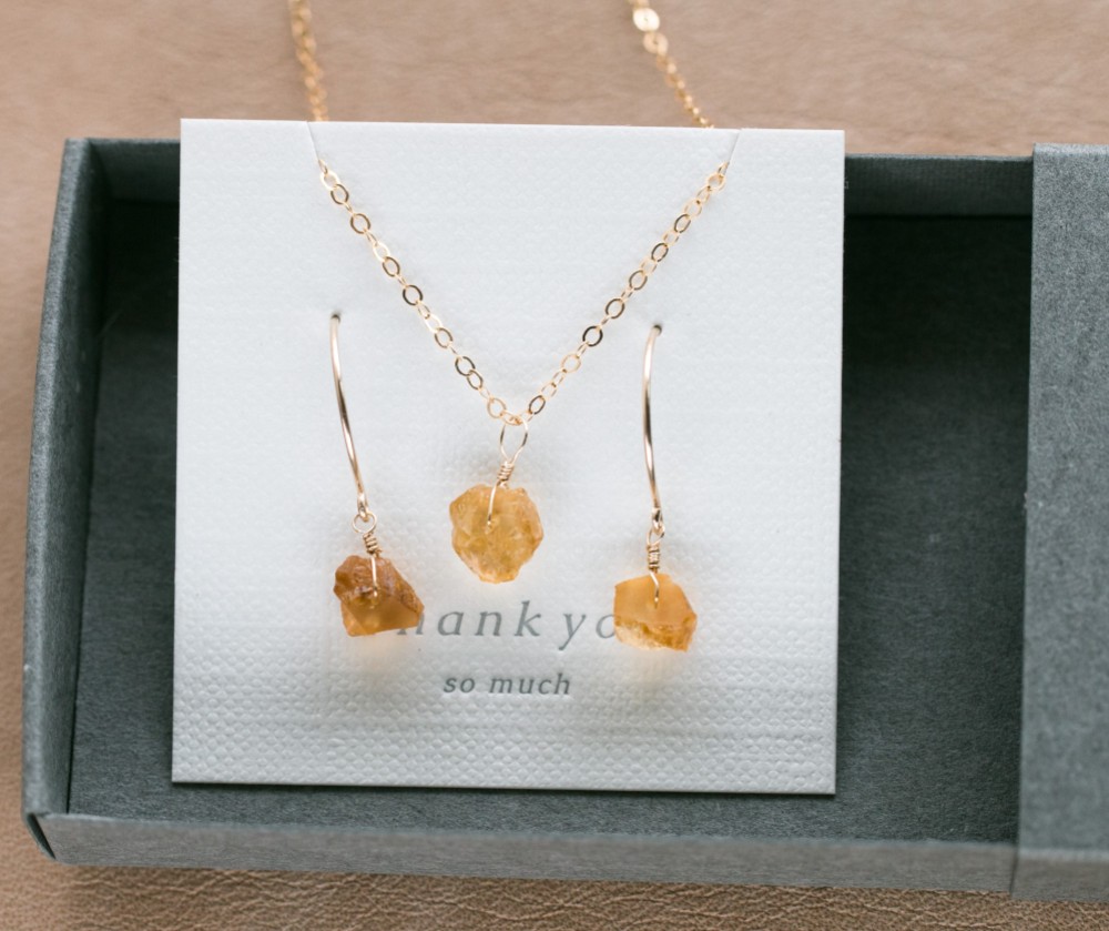 ギフトラッピング無料☆レア☆ゴールデンシトリン原石ラフカットAAA★一粒ペンダントとピアスのセット☆イヤリング変更無料