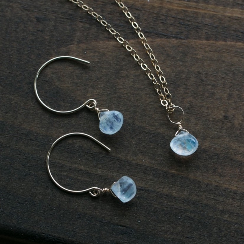 ギフトラッピング無料☆ロイヤルムーンストーンハートAAA★一粒ペンダントとピアスのセット☆