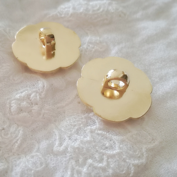 20mm gold Flower vintage buttons (2個) 2枚目の画像
