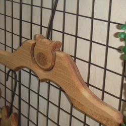 ☆カントリー風☆　木製ハンガー　～ブタが見張り番～ 2枚目の画像