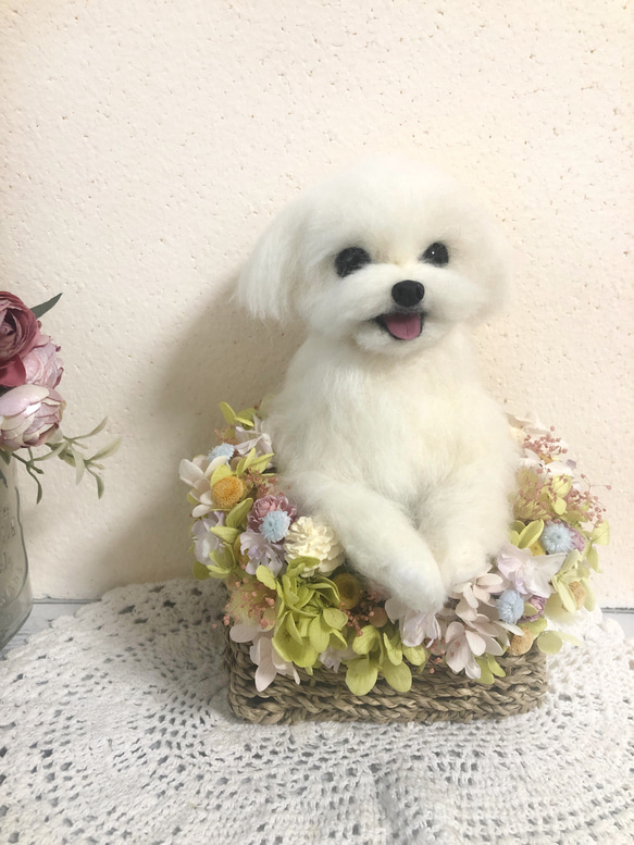 羊毛フェルト にこにこマルチーズのパステルフラワーバスケット 羊毛 