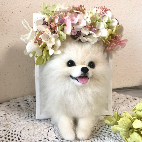 羊毛フェルト にこにこポメラニアン のフラワーフレーム 羊毛フェルト