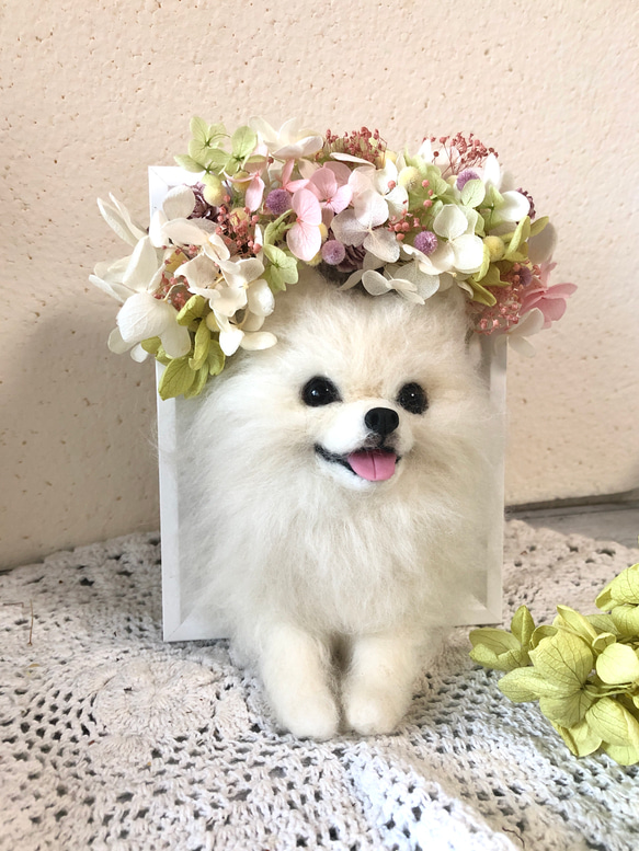 羊毛フェルト にこにこポメラニアン のフラワーフレーム 羊毛フェルト