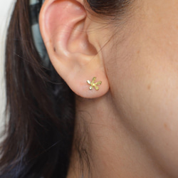 K18 茉莉花單耳耳環 第4張的照片