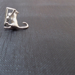 【河圖工坊】喵星銀系列Silver cat pendant／925純銀吊墜．首飾．項鍊／想看看世界的貓 第1張的照片