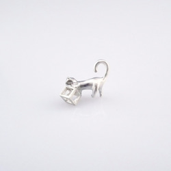 【河圖工坊】喵星銀系列Silver cat pendant／925純銀吊墜．首飾．項鍊／玩個不停的貓 第1張的照片