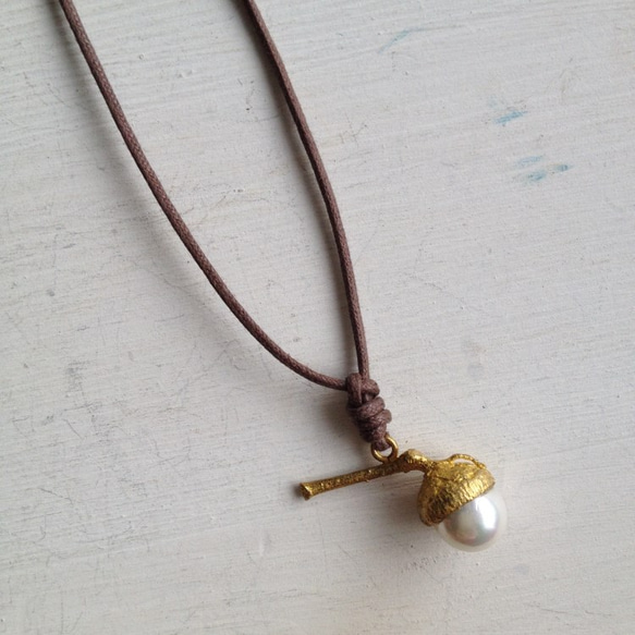 橡子項鍊（黃銅・貝珍珠） 第2張的照片