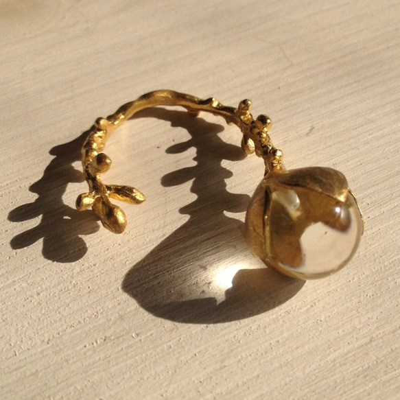 橄欖花苞戒指（黃銅・水晶） 第1張的照片