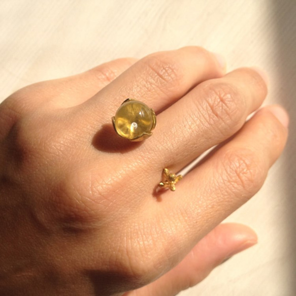 橄欖花苞戒指（黃銅・水晶） 第5張的照片