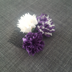 つまみ細工 カーネーション 紫×白 2枚目の画像