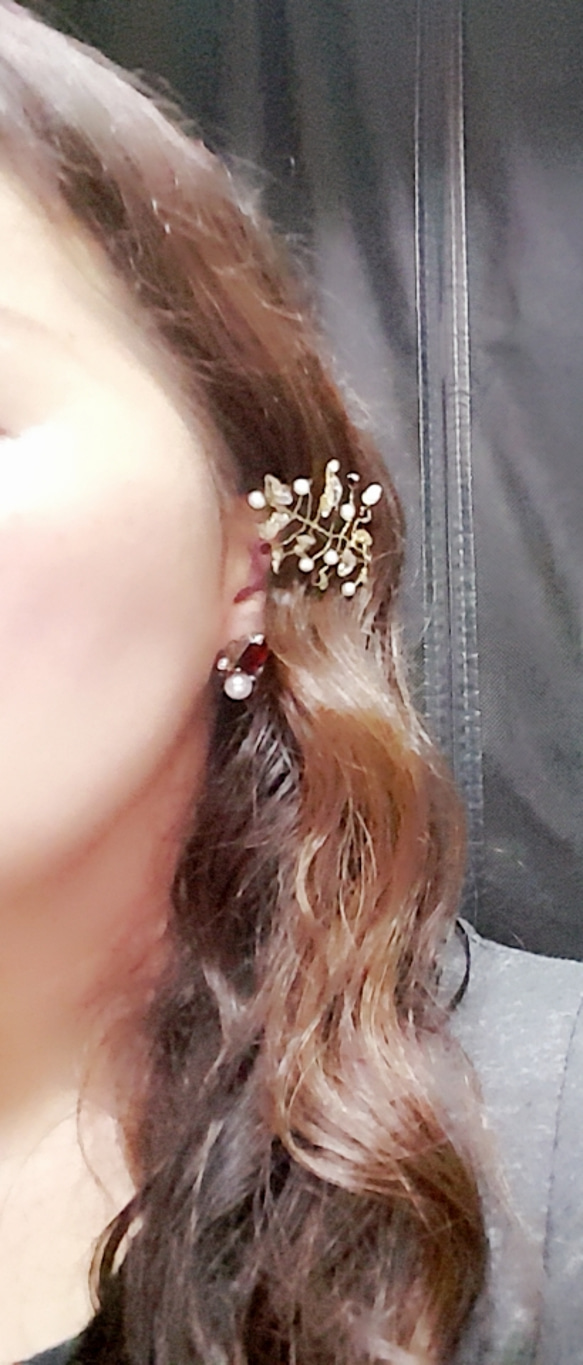 葉っぱモチーフ髪飾り(小) ゴールド×赤 2枚目の画像