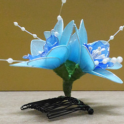 [ストッキング]スイセンの花のヘアアクセサリー - ブルー 2枚目の画像