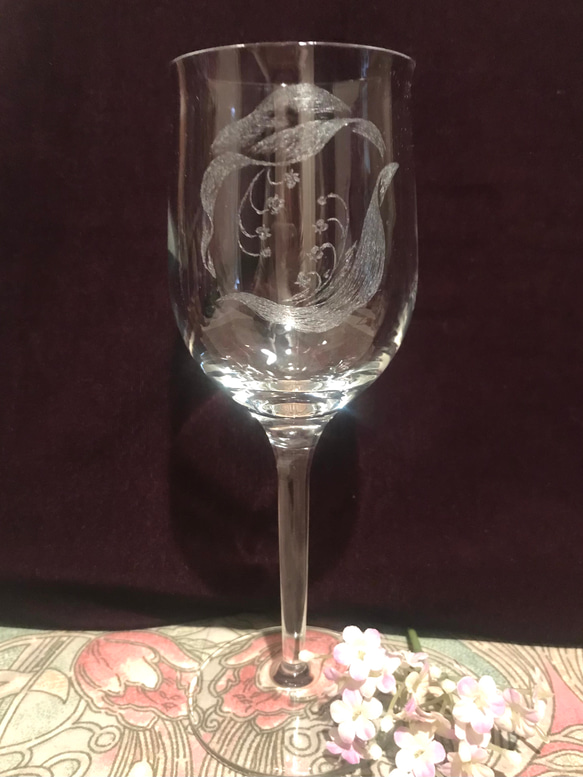 すずらんのワイングラス〜手彫りガラス〜 1枚目の画像