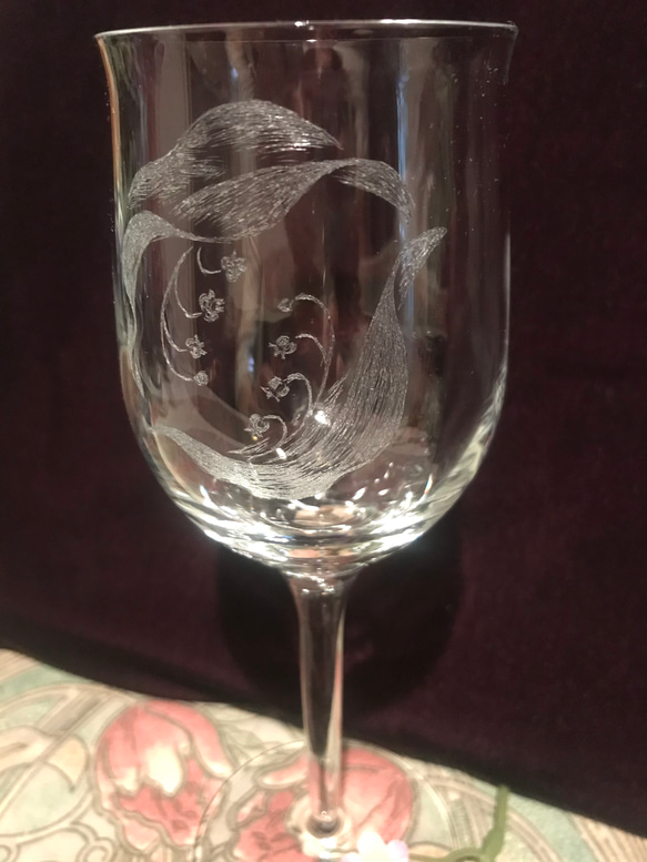 すずらんのワイングラス〜手彫りガラス〜 4枚目の画像