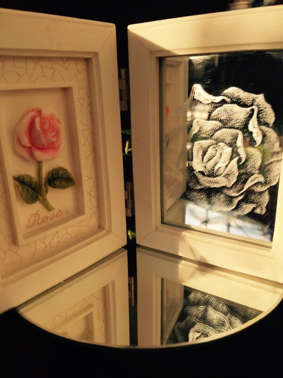 薔薇の鏡フレーム 〜手彫りガラス〜 1枚目の画像