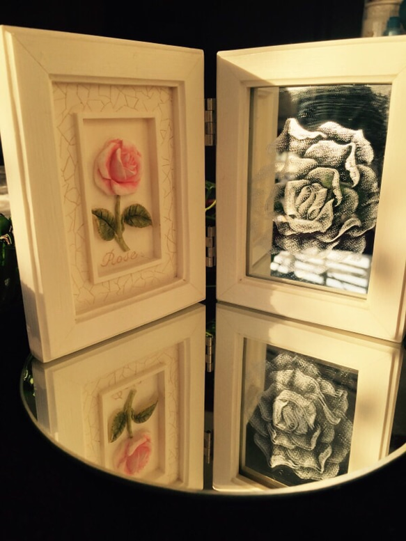 薔薇の鏡フレーム 〜手彫りガラス〜 3枚目の画像