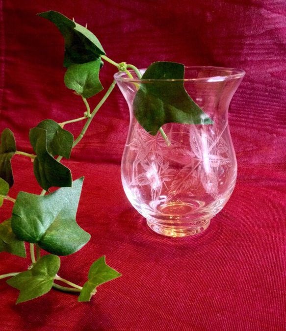 紅葉のキャンドルホルダー・花瓶 〜手彫りガラス〜 3枚目の画像