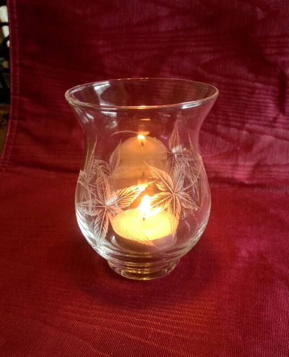 紅葉のキャンドルホルダー・花瓶 〜手彫りガラス〜 4枚目の画像