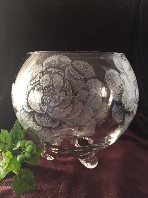 牡丹の花器 〜手彫りガラス〜 5枚目の画像