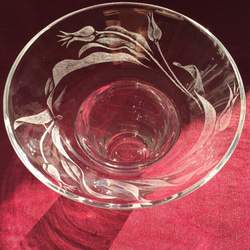 チューリップの花器〜手彫りガラス〜 2枚目の画像