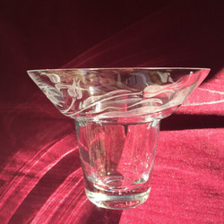 チューリップの花器〜手彫りガラス〜 3枚目の画像