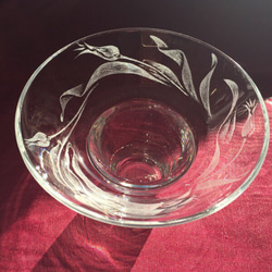 チューリップの花器〜手彫りガラス〜 4枚目の画像