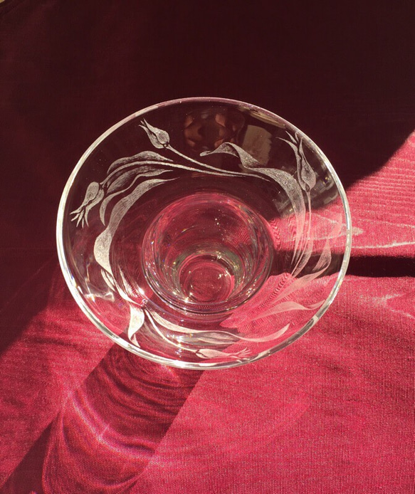 チューリップの花器〜手彫りガラス〜 5枚目の画像
