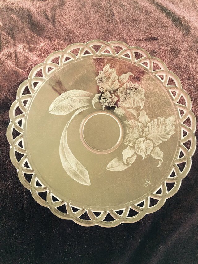 レースのようなカトレアのプレート 〜手彫りガラス〜