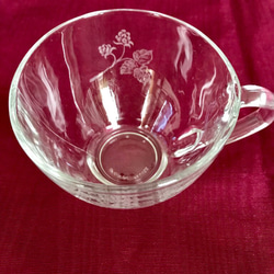 ラズベリーのカップ＆ソーサー 〜手彫りガラス〜 4枚目の画像