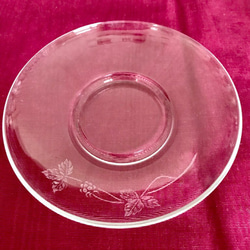 ラズベリーのカップ＆ソーサー 〜手彫りガラス〜 5枚目の画像