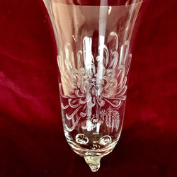 菊の花瓶 〜手彫りガラス〜 1枚目の画像