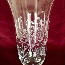 菊の花瓶 〜手彫りガラス〜 3枚目の画像