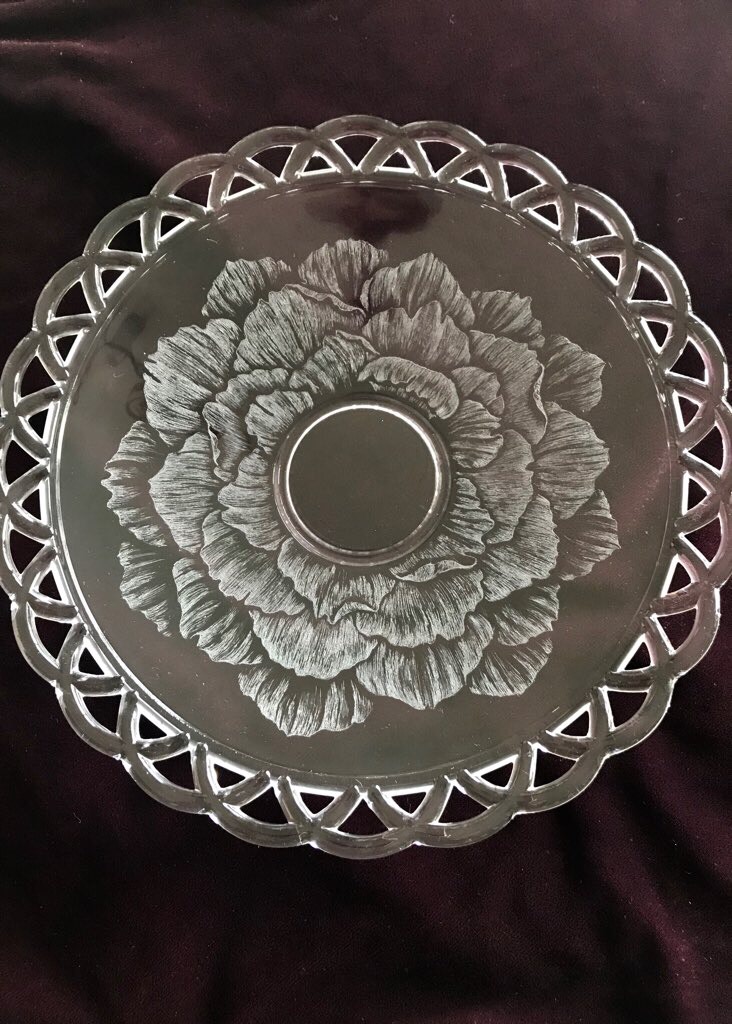 レースのようなプレート・ピオニー 〜手彫りガラス〜