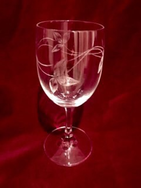 ツメクサのワイングラス〜手彫りガラス〜 3枚目の画像