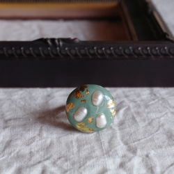 緑青色と真珠の指輪　フリーサイズリング　r-66-2 3枚目の画像
