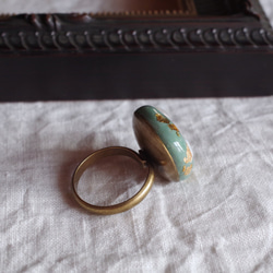 緑青色と真珠の指輪　フリーサイズリング　r-66-2 5枚目の画像