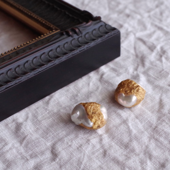 《sold》 真珠と金の鉱石粒 -A- 　ピアス／イヤリング　小ぶり　f-102-3 1枚目の画像