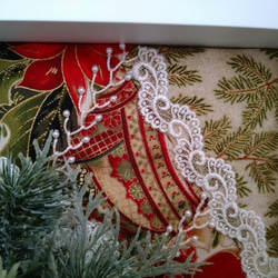 クレイジーキルトとアーティフィシャルフラワーのアートフレーム　クリスマス 4枚目の画像