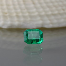 新産地！ 緑色 アウイン 送料無料 蛍光 グリーン アウイナイト 0.084ct