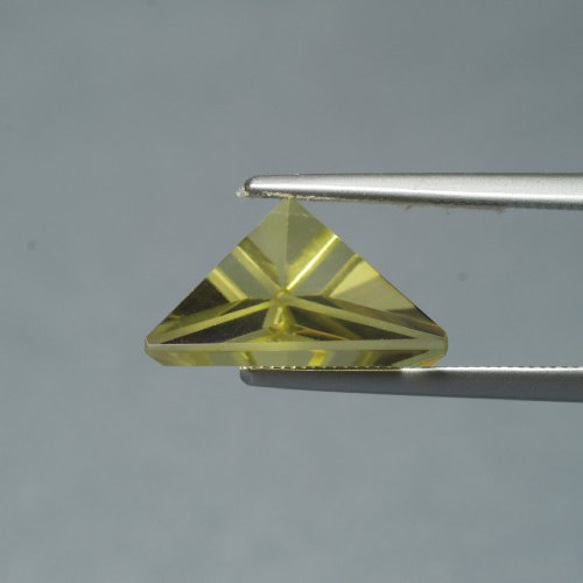 レモンクォーツ立体トリリアントカット　3.88ｃｔ 2枚目の画像