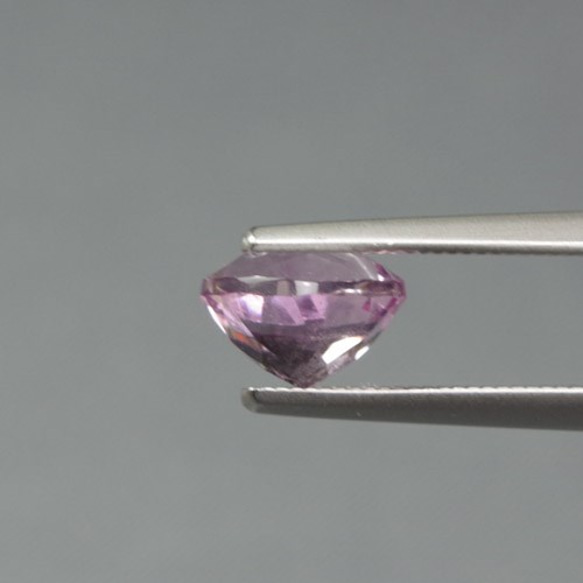 レアな色ピンクフローライト1.55ct　Bm-1612c 3枚目の画像