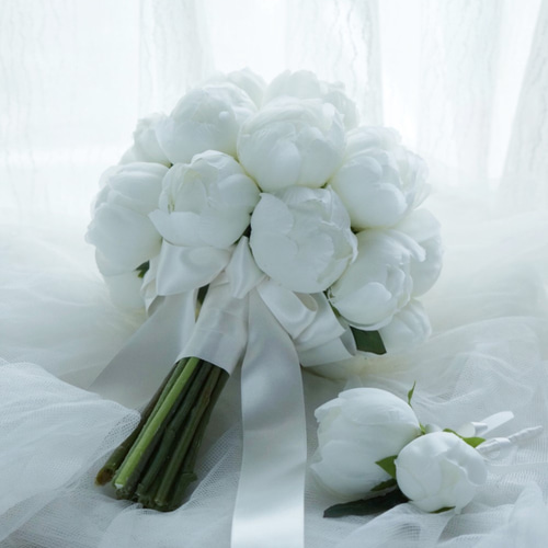 白い芍薬のクラッチブーケ ブーケ nanohana-marche 通販